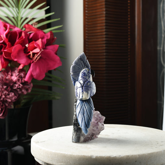 Sodalyn Aura Crystal Bird – Sodalite Gemstone Parrot Décor with Amethyst Base, Wisdom & Calmness Symbol, 6 Inch, 750 g